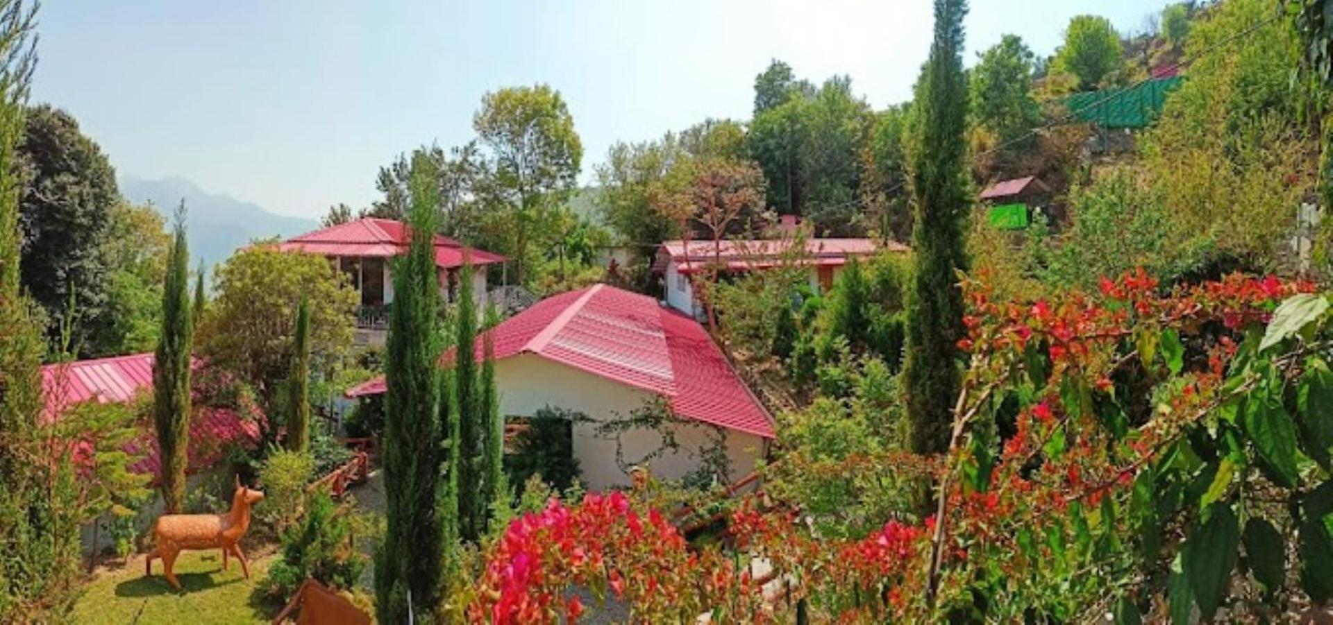 The Village Retreat Resort , Guptkashi Gupta Kāshi Kültér fotó