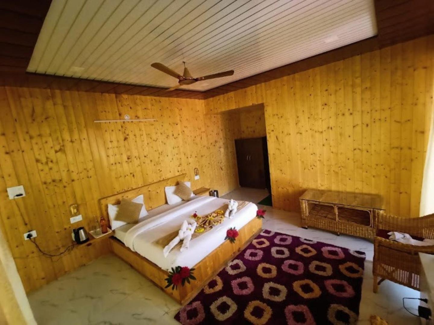The Village Retreat Resort , Guptkashi Gupta Kāshi Kültér fotó