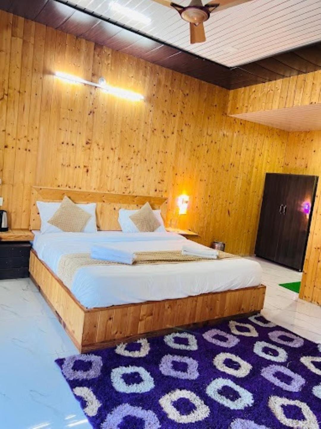 The Village Retreat Resort , Guptkashi Gupta Kāshi Kültér fotó